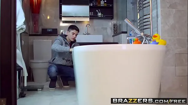 XXX Brazzers - Got Boobs - Leigh Darby Jordi El Polla - Bathing Your Friends Dirty Mama clips Videos