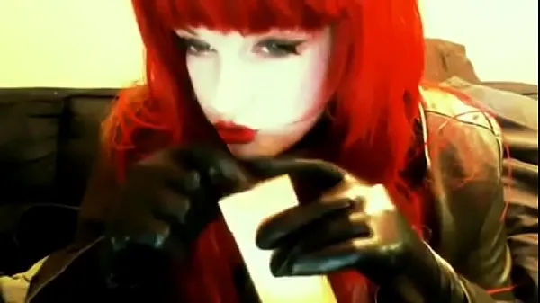 XXX goth redhead smoking clips Video's