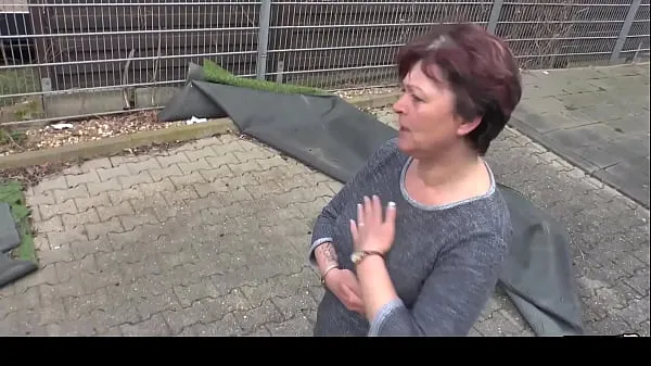 XXX HAUSFRAU FICKEN - German Housewife gets full load on jiggly melons posnetki Videoposnetki