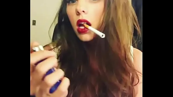XXX Hot girl with sexy red lips klipů Videa