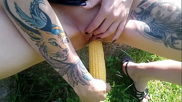 XXX Lucy Ravenblood fucking pussy with corn in public klip Video