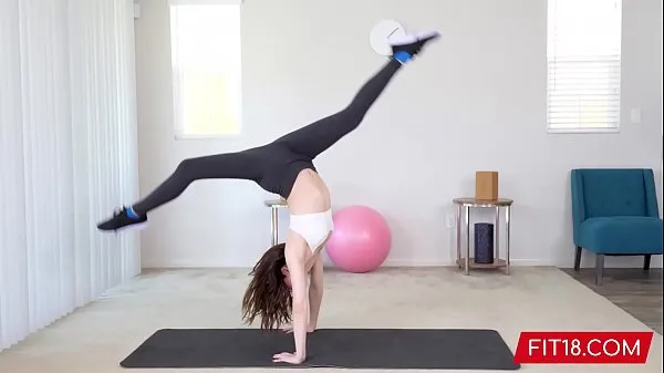 XXX FIT18 - Aliya Brynn - 50kg - Casting Flexible and Horny Petite Dancer klip Video