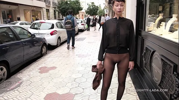 No skirt seamless pantyhose in public