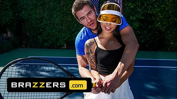 Xander Corvus) Massages (Gina Valentinas) Foot To Ease Her Pain They End Up Fucking - Brazzers