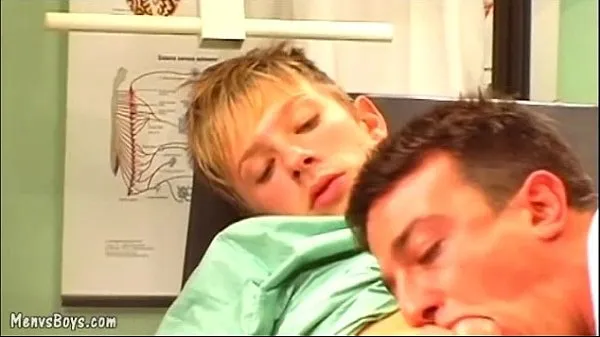 XXX Horny gay doc seduces an adorable blond youngster klipy Filmy