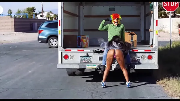XXX U-Haul Mover Fucks Cali Caliente On The Back Of His Truck clips Videos