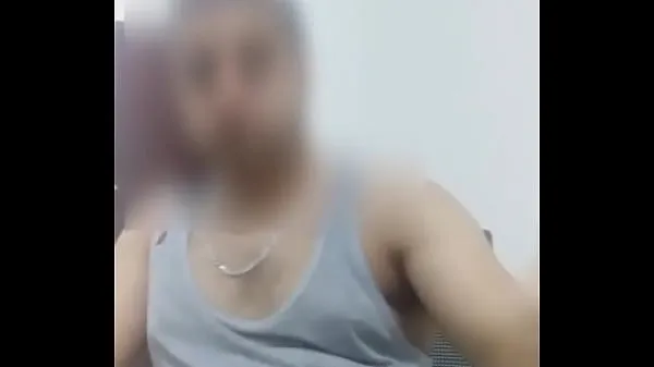 XXX職場のエジプト人青年がマネージャーを襲い、結果的に悪者であり、牛乳を注いでいたクリップビデオ