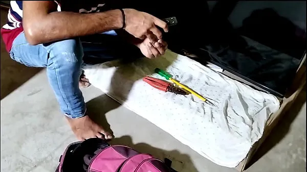 XXX Tv mechanic boy tricked and fucked hindi audio klipov Videá